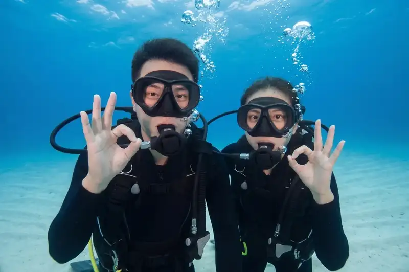 A professional dive buddy guiding underwater tours with Parapat Water Village Resort near Semporna.